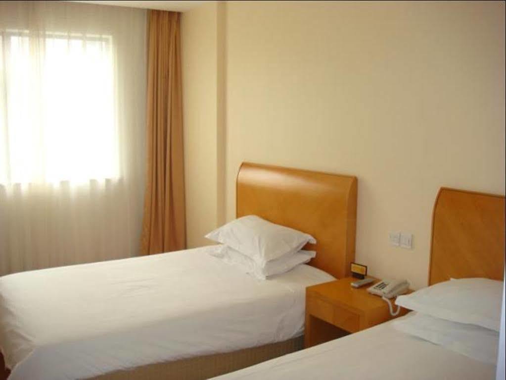 7 Days Inn Shanghai Xujiahui Caobao Road Subway Station Branch Xuhui Exterior photo