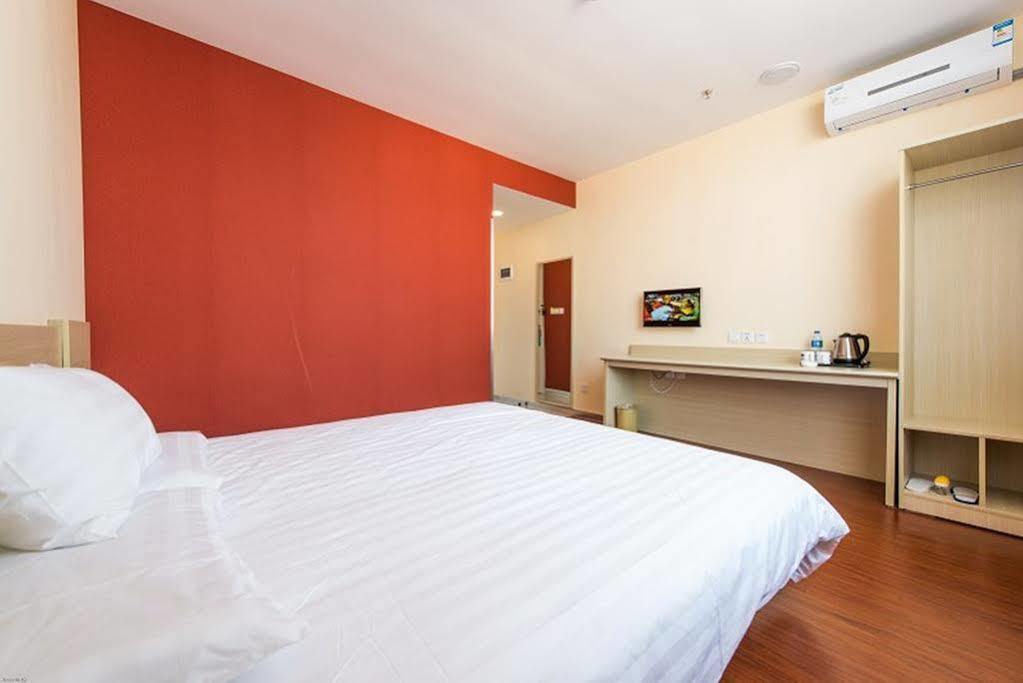 7 Days Inn Shanghai Xujiahui Caobao Road Subway Station Branch Xuhui Exterior photo