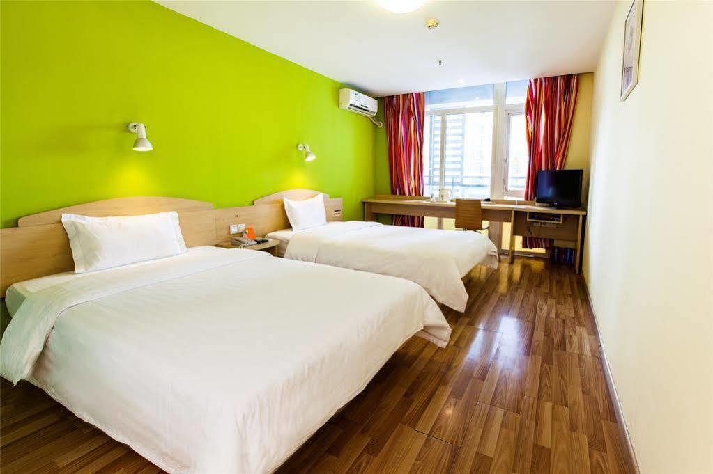 7 Days Inn Shanghai Xujiahui Caobao Road Subway Station Branch Xuhui Exterior photo
