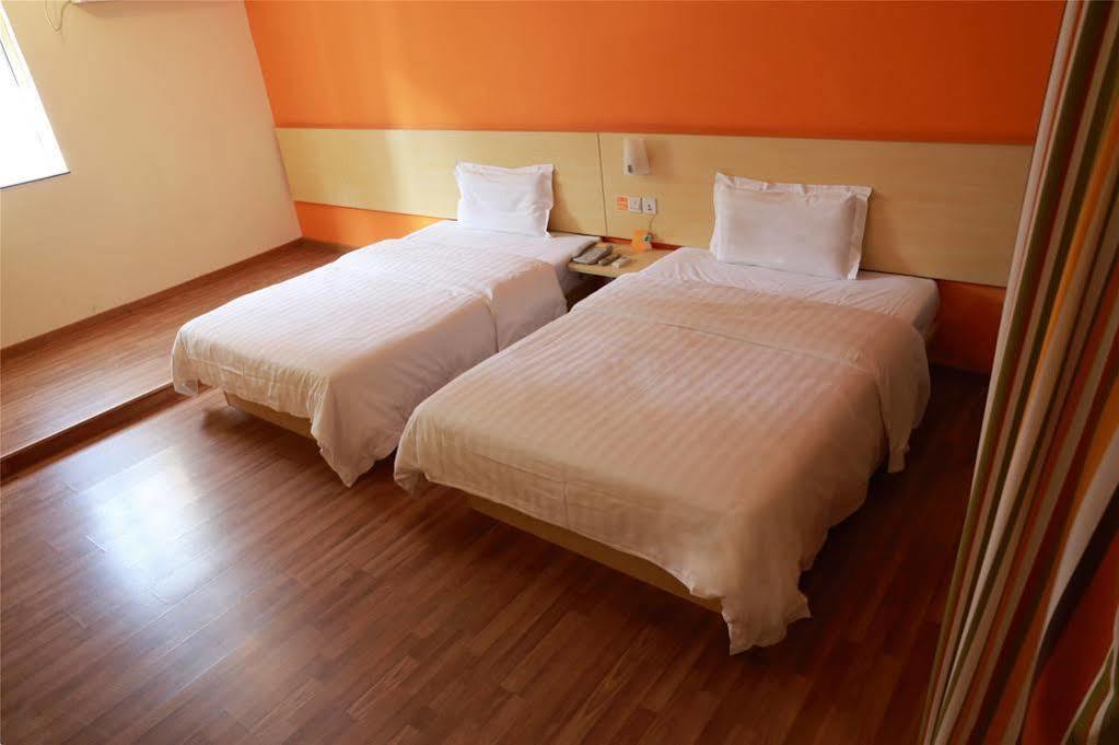 7 Days Inn Shanghai Xujiahui Caobao Road Subway Station Branch Xuhui Exterior photo