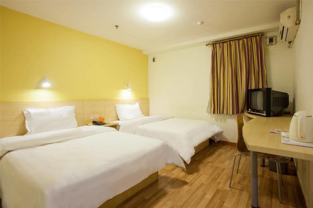 7 Days Inn Shanghai Xujiahui Caobao Road Subway Station Branch Xuhui Exterior photo