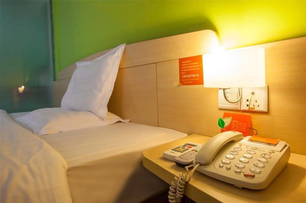7 Days Inn Shanghai Xujiahui Caobao Road Subway Station Branch Xuhui Exterior photo